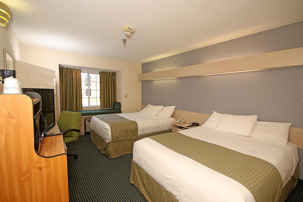 Microtel Inn & Suites By Wyndham Стейтсвил Екстериор снимка