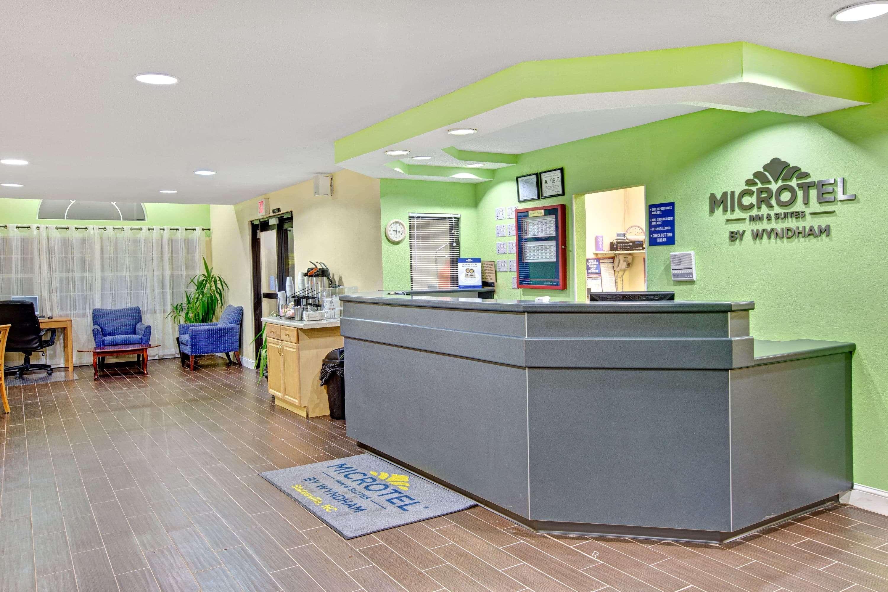 Microtel Inn & Suites By Wyndham Стейтсвил Екстериор снимка