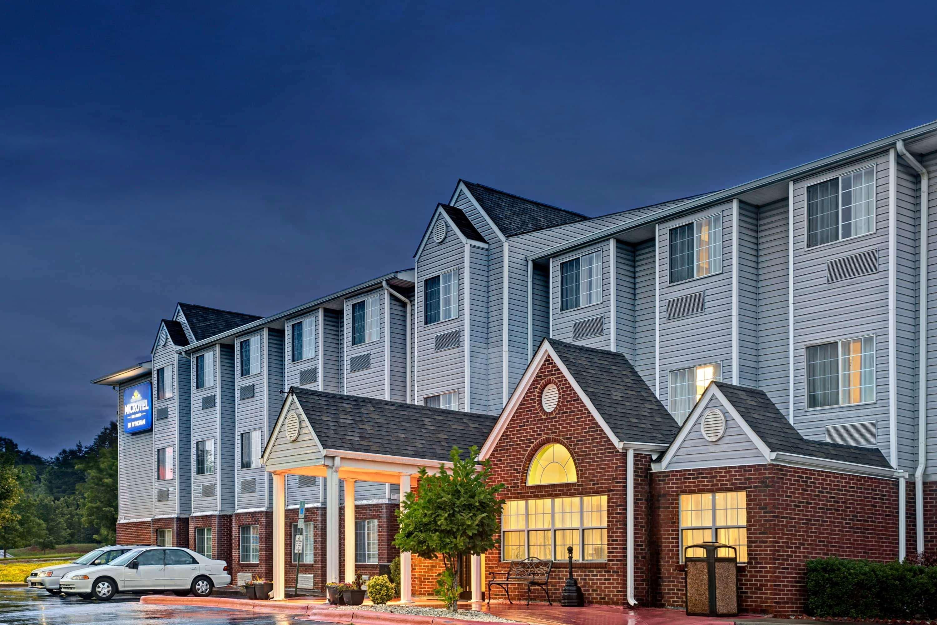 Microtel Inn & Suites By Wyndham Стейтсвил Екстериор снимка
