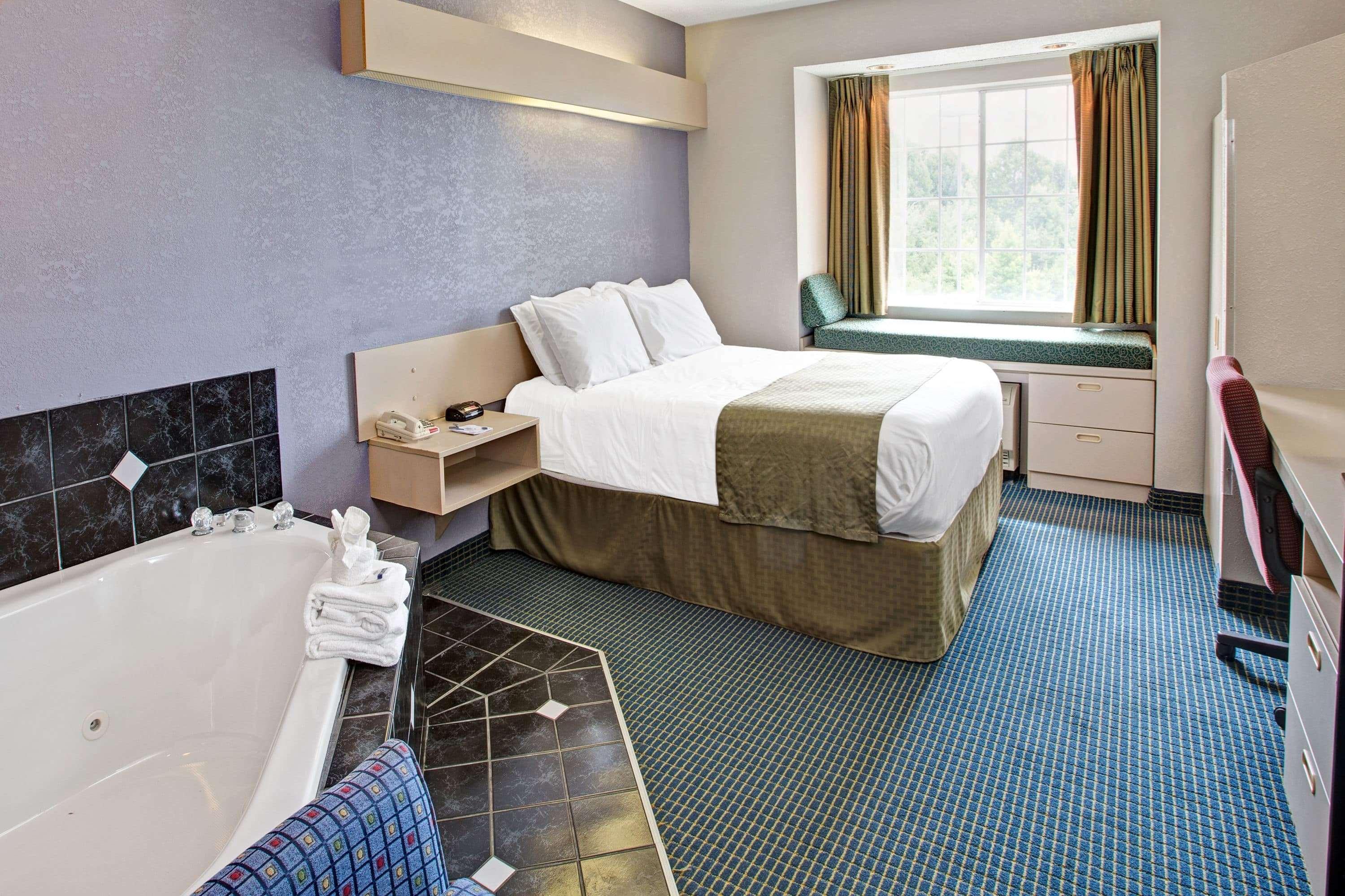 Microtel Inn & Suites By Wyndham Стейтсвил Екстериор снимка