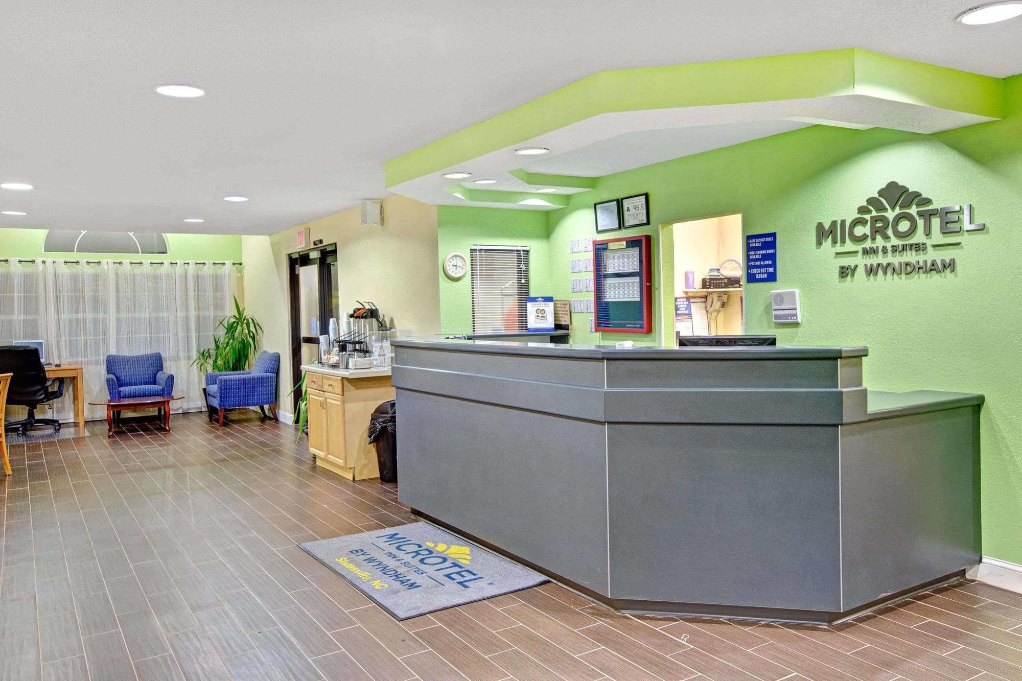 Microtel Inn & Suites By Wyndham Стейтсвил Екстериор снимка