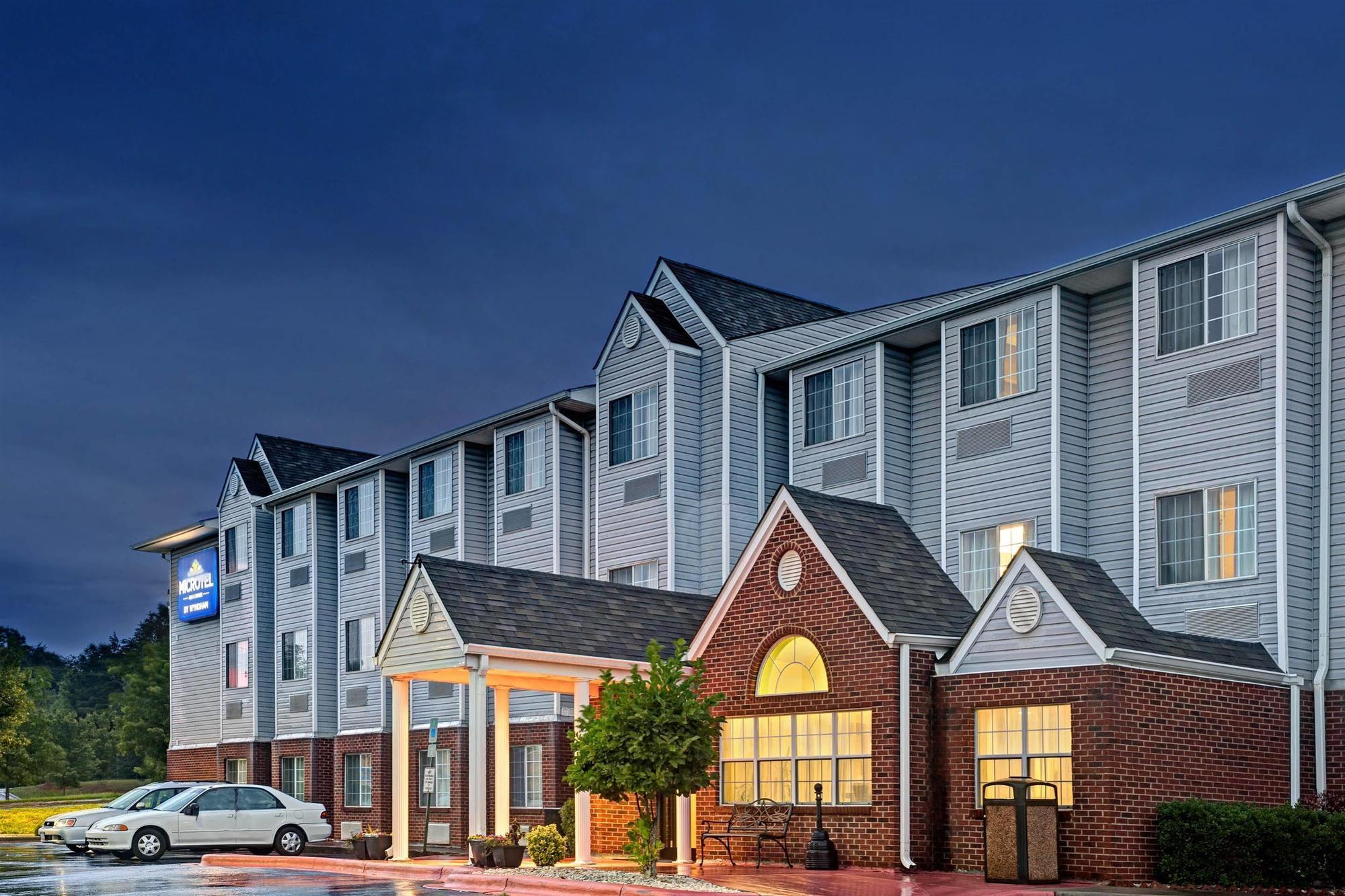 Microtel Inn & Suites By Wyndham Стейтсвил Екстериор снимка